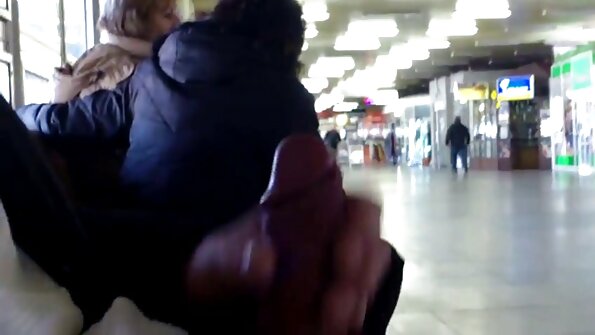 Poikasen kanssa terävä nännit saa hänen märkä pillua rakasti paljon