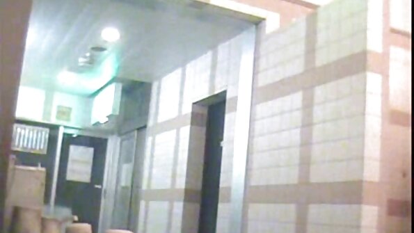 Kolme ilkeä vauva nauttia joitakin lesbo leikittelee