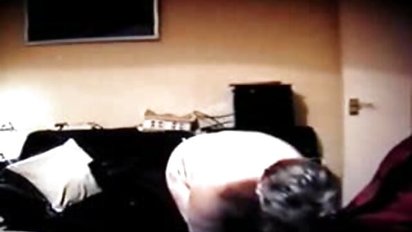 Tuhma blondi MILF sallii poikapuolen porata märän pupunsa