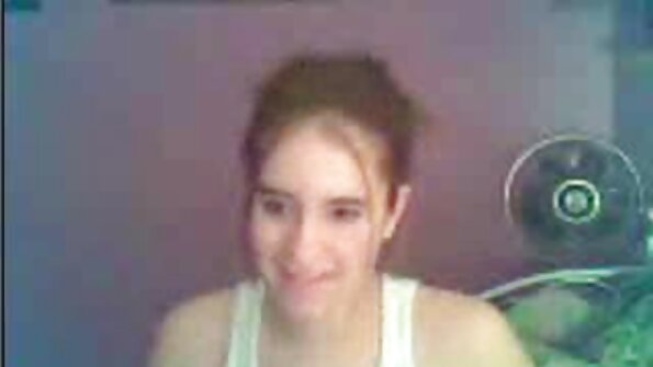 Lämpimästi tumma tukka lutka Breanne Benson makasi sukkia