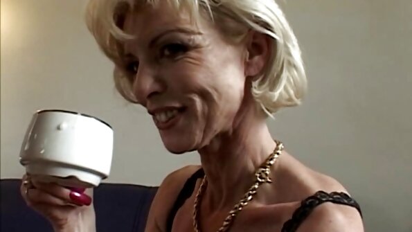 Seksikäs brunette isot tissit ja hieno pyöreä perse on vitun