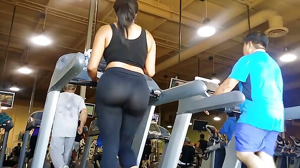 Laiha poika tyydyttää Gina Valentinan ja Mercedes Carreran