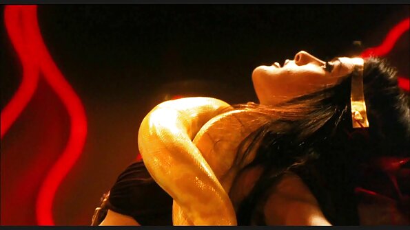 Telttailu merkittävän tytön kanssa muuttuu ulkoseksiksi