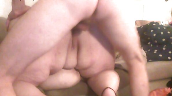 Nuoret ystävät järjestivät mukavaa seksiä makuuhuoneessa