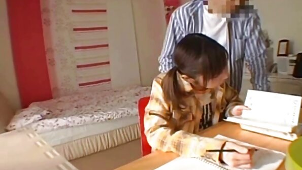 Kuuma lapsenvahti tiukka pillua saa munaa pari