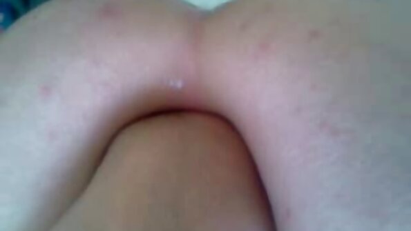 Karanteeni ei estä Cindy Starfallia masturboimasta pillua