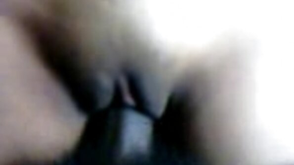 Kaveri työntää munaa sieppaamaan tuntemattoman tytön klubin takana