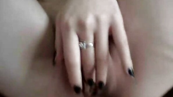 Kaksi ihastuttavaa tyttöä pelaa hämmentäviä lesbopelejä