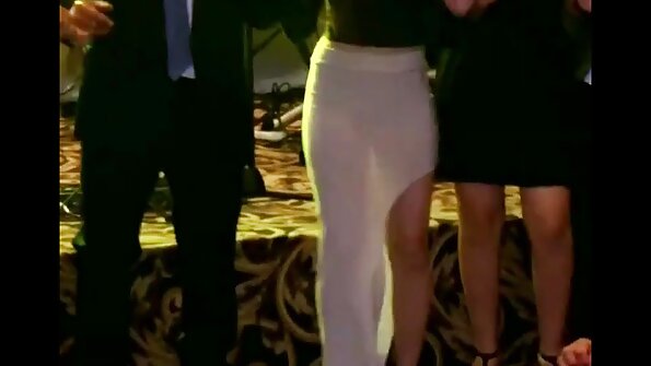 Iso perse prinsessa, jolla on mukava ajeltu pillu, tunkeutuu syvälle