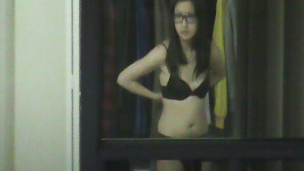 Hurmaava kotiäiti saa mustan kukon ensimmäistä kertaa