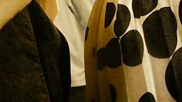 Opiskelijat katsovat pinup -opettajansa vittuavan kiimaisen nuoren miehen