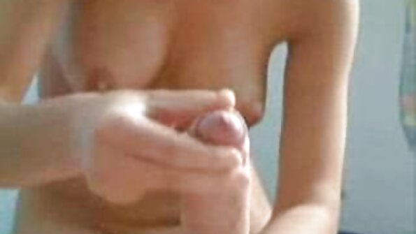 Kiharat Desiree Dulce saa perseestä kylpyhuoneessa