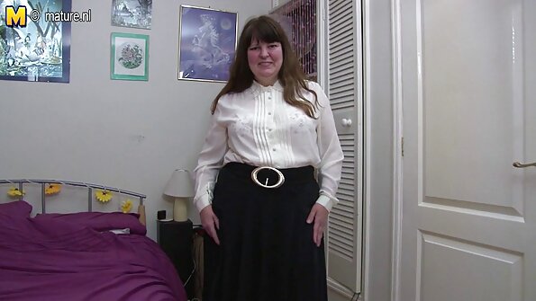 Blondi MILF parittelee kaljuun tuntemattoman kanssa tyhjässä kaupassa