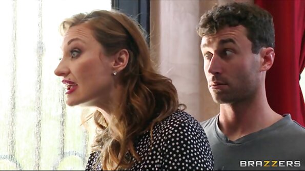 Hänen jalkojensa ja suunsa yhdistelmä tekee hänen pistostaan ​​erittäin jäykän