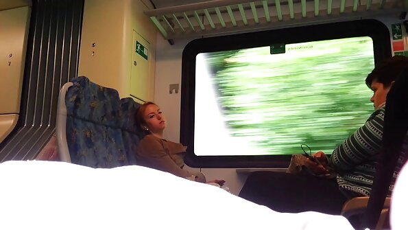 Tuloksena on violetti tukka aasialainen flirttailee naapurin ja seksin kanssa