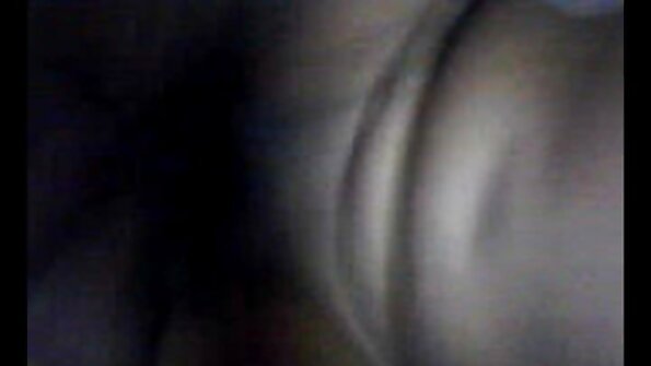 Pillua köniinsä Aasian lesbo reiteen korkeat nahkakengät