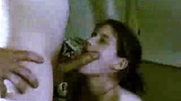 Teini uskonnollinen tyttö osallistuu lesbo toimintaan kiimainen milf