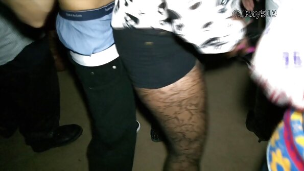 Ryhmä college -kavereita ja tyttöjä harrastaa ryhmäseksiä täällä