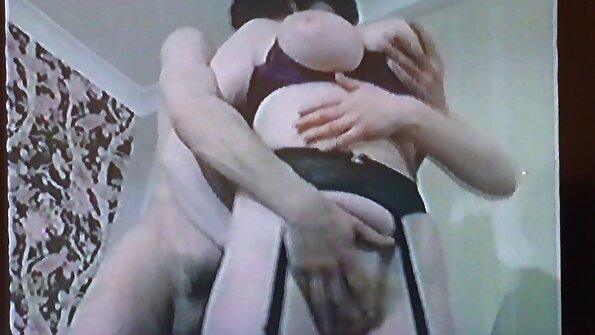 Sidottu platina blondi MILF, jota on käsitelty hallitsevalla miehen peniksellä