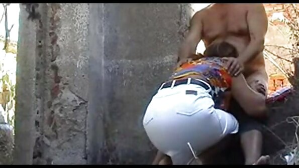 Jännittävä valkoinen pillu saa jättimäisen sauvan syvälle