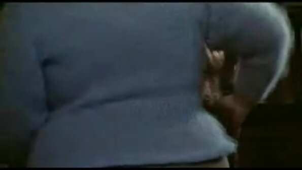 Blondi hieroo kusipääään ratsastaessaan tuolla villillä mulkulla