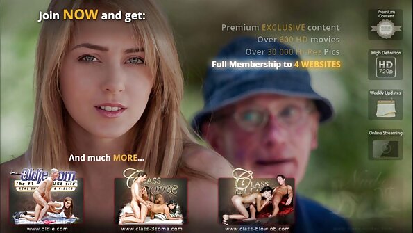 Tiukkarakenteinen blondi pitää hardcore-istuntoa makuuhuoneessa