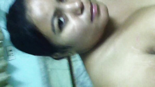 Milfs ja heidän iso kaksinkertainen dildo ovat lesbo seksiä