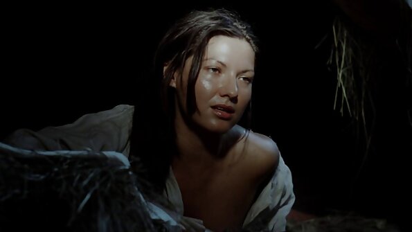 Mies haluaa saada tytön saavuttamaan villi orgasmin muutamassa minuutissa