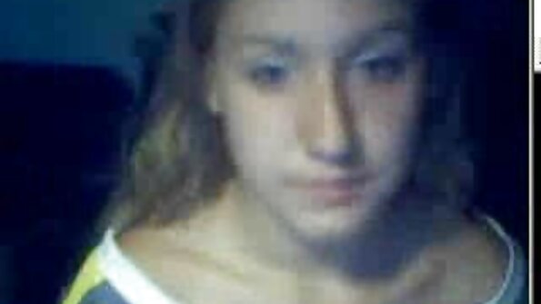 Rintava ruskeaverikkö parittelee ripustetun kumppanin kanssa useissa asennoissa