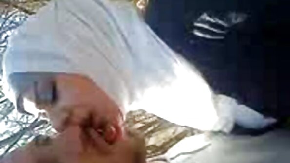 Slutty blondi Paisley Bennett nauttii jokaisen tuuman tuosta mustasta akselista