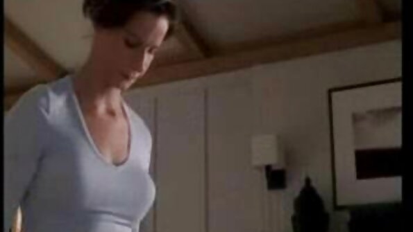 Kalju mustasukka ja ihana blondi pitävät hauskaa keittiössä