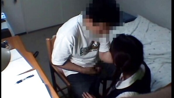 Hallitseva nainen Japanista saa alasti miehen siemensyöksyyn erittäin nopeasti