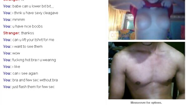 Kaksi tyttöä altistaa itsensä anaali -tunkeutumiseen