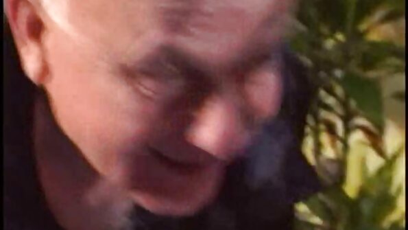 Alexis Malone syvällä metsässä ja vitun hardcore