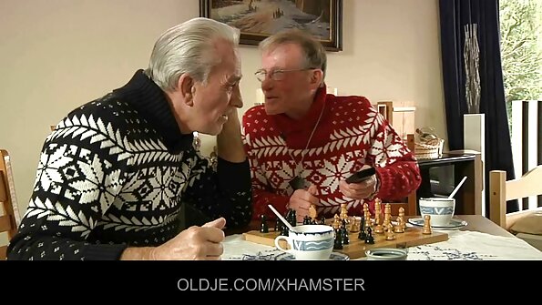 Kaunis tyttö hänen iso kukko vie sen kuuma ratsastaa