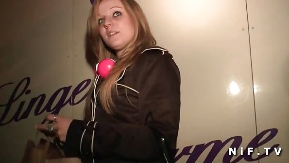 Kaveri haluaa lyödä häntä moniin eri asentoihin