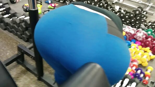 Kuuma milf suuret tissit on tunkeutunut ja hän on myös cumshot