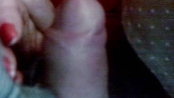 Seksikäs pienet rinnat blondi Elaina Raye kyytiä hänen ajeltu kusipää