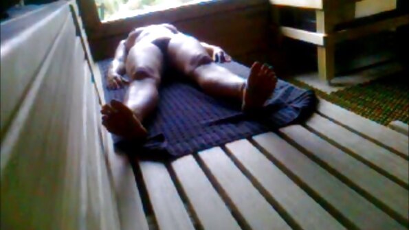 Bossy vauva porat tyttöystävä pillua kanssa hihna