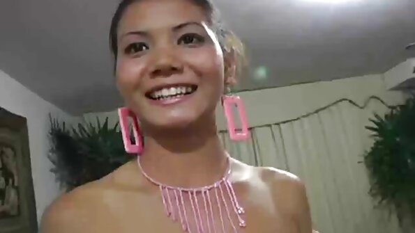 Upea blondi on perseestä neljässä eri seksiasennossa