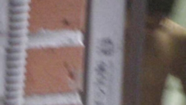 Onnekkaalla kameramiehellä on kolmikko sisaruksen ja hänen ystävänsä kanssa