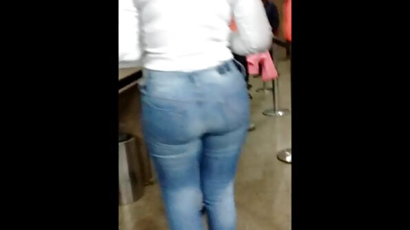 Suihkun jälkeen Chloe Kinks kutsuu miehen makuuhuoneeseen helvettiin