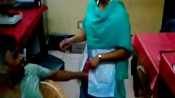 Mies tapaa isokokoisen blondin ja harrastaa seksiä hänen kanssaan samana päivänä