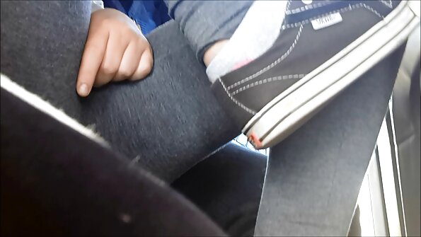 Poika ei voi paeta, ennen kuin hän tyydyttää mustavalkoiset pornotähdet