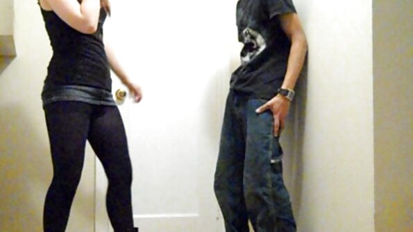 Upea teini -ikäinen tyttö, jolla on mukavat tissit, naulataan niin hyvin