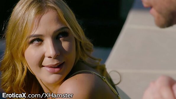 Blondi pimppi karkeasti perseestä orgasmiin komean kämppäkaverin kanssa