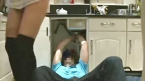 Kaunis blondi teini nauttii intohimoisesta anaali -koettelemisesta