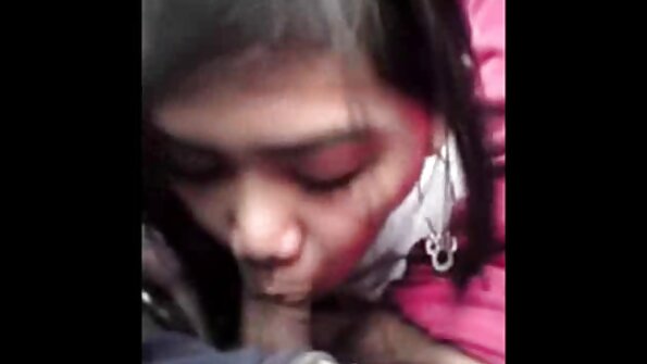 Anaali hakkaa hämmästyttävää valkoista tyttöä tässä kohtauksessa