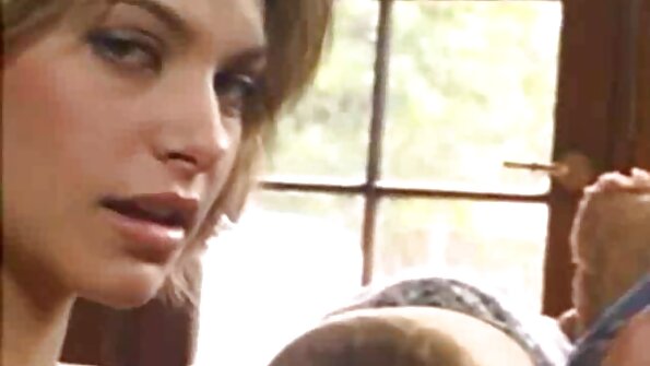 Kukaan ei tiedä itämaisen tytön salaisuutta: hän rakastaa masturbointia