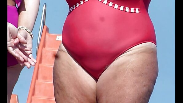 Naulaa slutty pornotähti Brandy Aniston kuulusteluhuoneessa